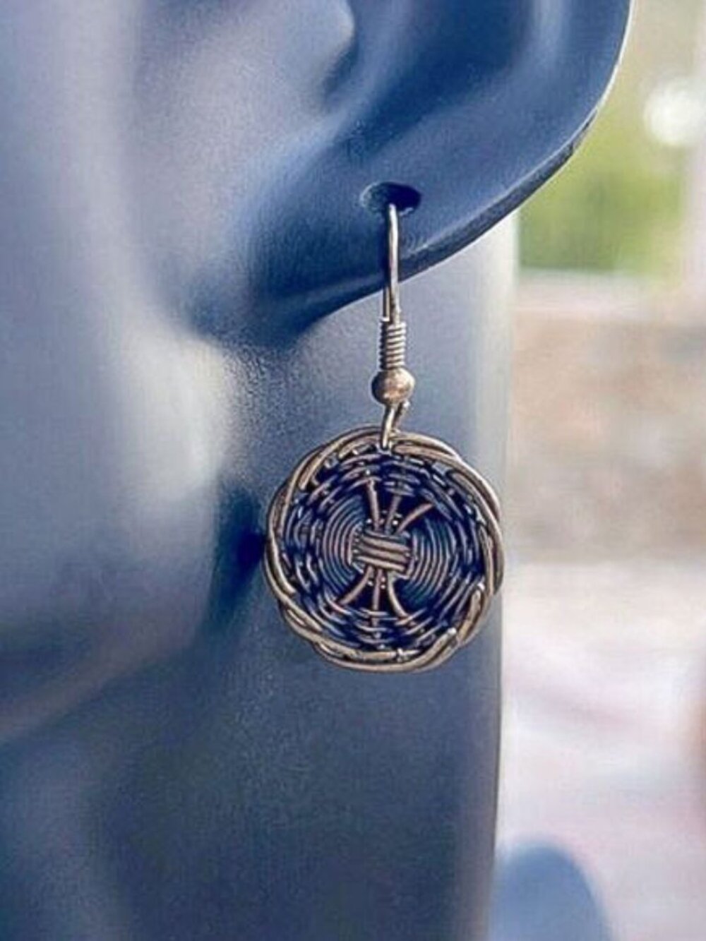 Cute Basketweave Earrings - Picture 2 of 5